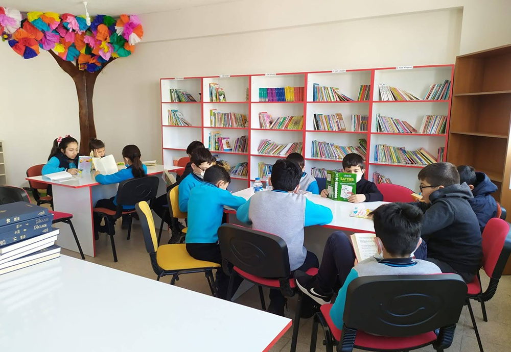 “Kütüphanesiz Okul Kalmasın”